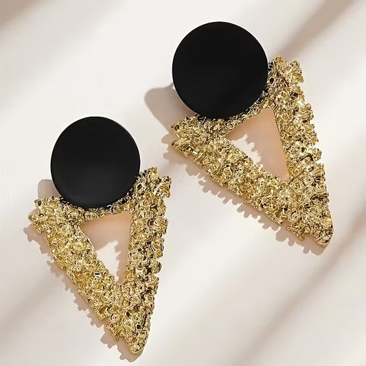 Pointed Poise Dangle Earrings